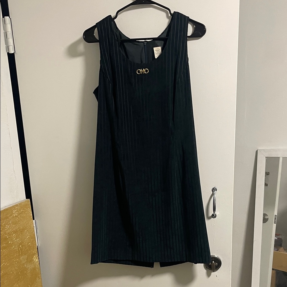 Dark Green Velvety Elegant Black Sleeveless Dress